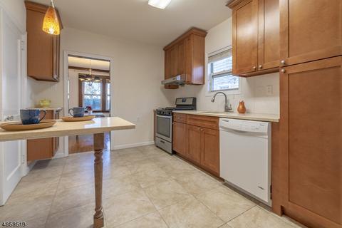 28 Parkview Dr, Millburn, NJ 07041 photo 9