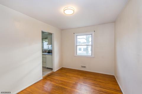 43 Warwick Rd, Hillside, NJ 07205 photo 4