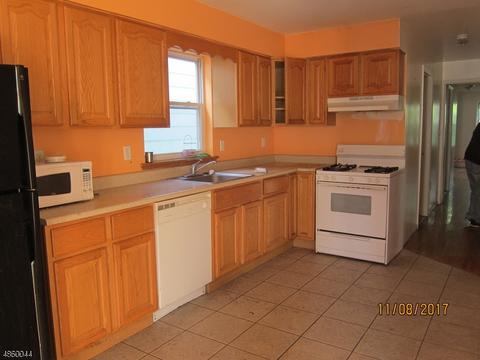 40 Sherman Ave, East Newark, NJ 07029 photo 3