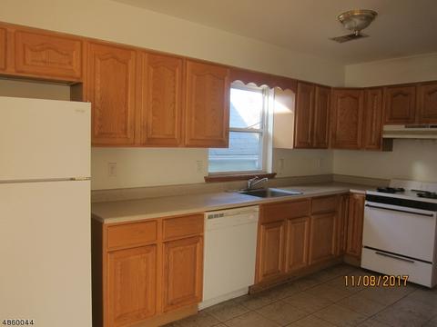 40 Sherman Ave, East Newark, NJ 07029 photo 4