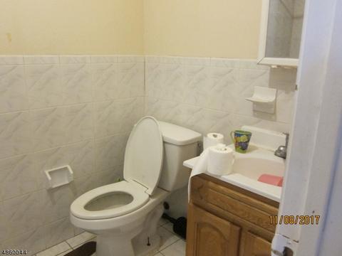 40 Sherman Ave, East Newark, NJ 07029 photo 5