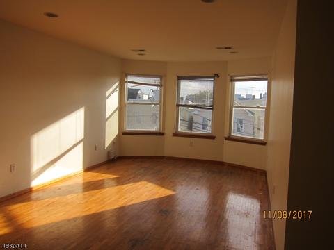 40 Sherman Ave, East Newark, NJ 07029 photo 2
