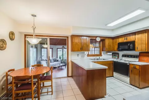 28 Hampton Corner Rd, Ringoes, NJ 08551 photo 4