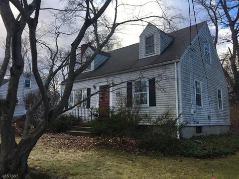 105 Oakwood Dr, Wayne, NJ 07470 photo 3