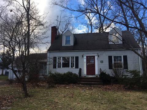 105 Oakwood Dr, Wayne, NJ 07470 photo 1