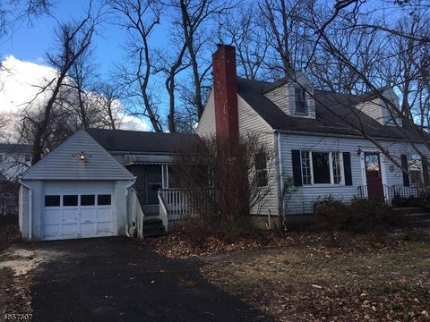 105 Oakwood Dr, Wayne, NJ 07470 photo 2