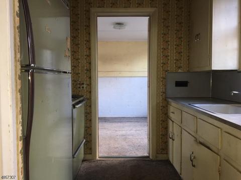 105 Oakwood Dr, Wayne, NJ 07470 photo 7
