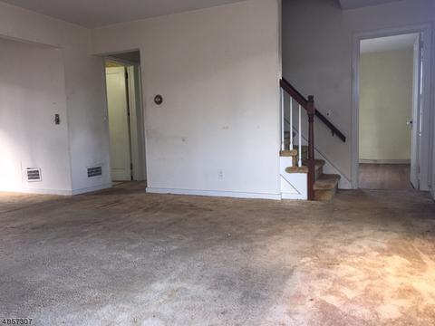 105 Oakwood Dr, Wayne, NJ 07470 photo 4