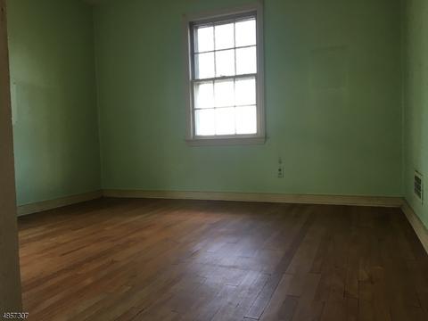 105 Oakwood Dr, Wayne, NJ 07470 photo 9