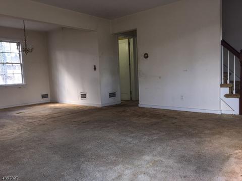 105 Oakwood Dr, Wayne, NJ 07470 photo 5