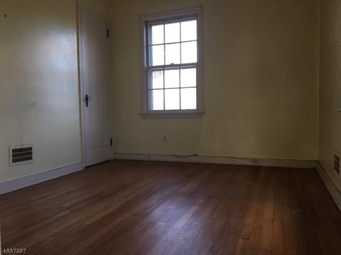 105 Oakwood Dr, Wayne, NJ 07470 photo 10