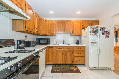 33 David Scott Dr, Wayne, NJ 07470 photo 6