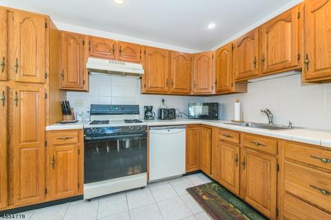 33 David Scott Dr, Wayne, NJ 07470 photo 5