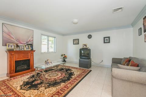 33 David Scott Dr, Wayne, NJ 07470 photo 2