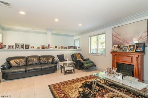 33 David Scott Dr, Wayne, NJ 07470 photo 3