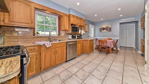 148 E Lake Dr, Wayne, NJ 07470 photo 9