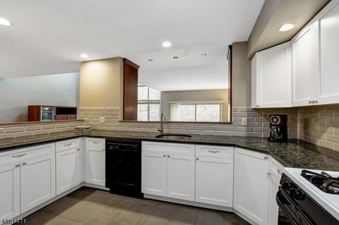20 Fair Ridge Ct, Wayne, NJ 07470 photo 4