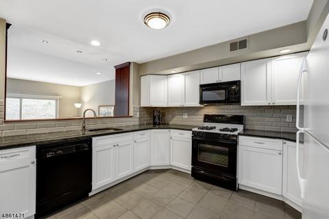 20 Fair Ridge Ct, Wayne, NJ 07470 photo 3