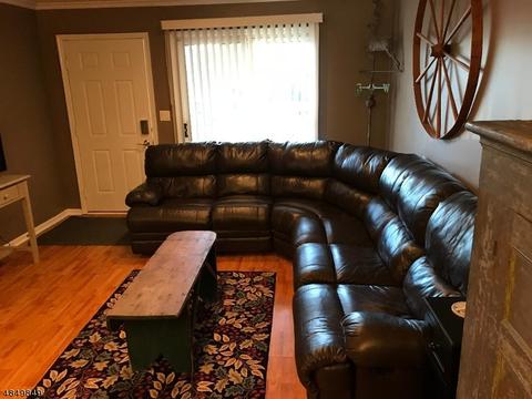 29 Ray Ct, Bedminster, NJ 07921 photo 2