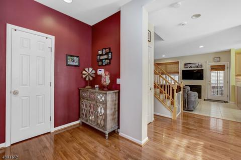 72 Arrowgate Dr, Randolph, NJ 07869 photo 2