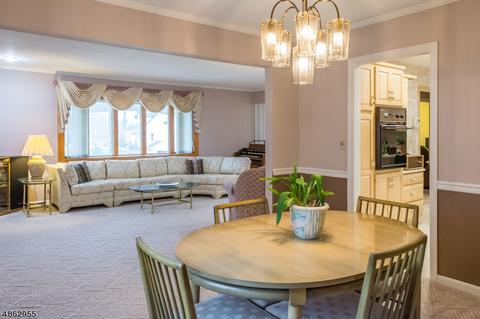 9 Brookwood Dr, Wayne, NJ 07470 photo 4