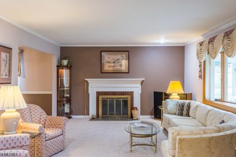 9 Brookwood Dr, Wayne, NJ 07470 photo 2