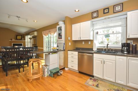 18 Leslie Dr, Wayne, NJ 07470 photo 6