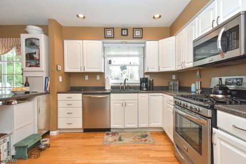 18 Leslie Dr, Wayne, NJ 07470 photo 8