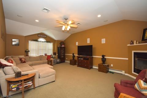18 Leslie Dr, Wayne, NJ 07470 photo 2