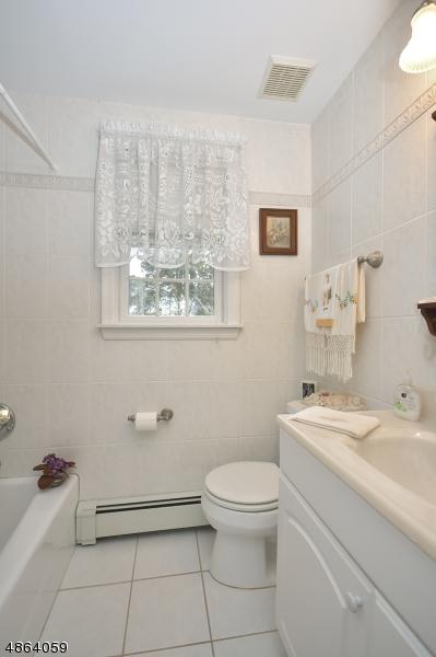 22 Augusta Dr, Wayne, NJ 07470 photo 17
