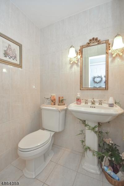 22 Augusta Dr, Wayne, NJ 07470 photo 14