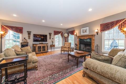 33 Combs Ave, Mendham, NJ 07945 photo 4