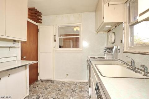 167 Garden Ave, Paramus, NJ 07652 photo 6