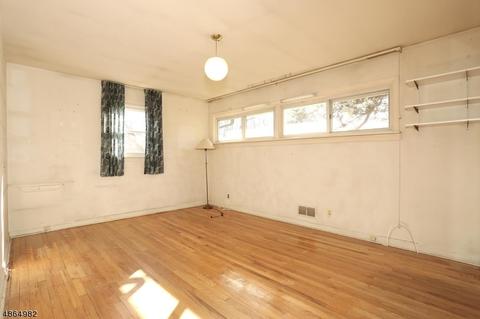 167 Garden Ave, Paramus, NJ 07652 photo 8