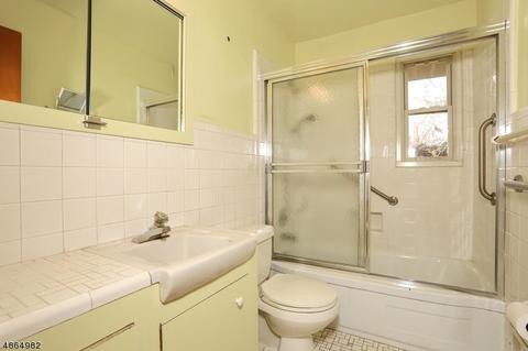 167 Garden Ave, Paramus, NJ 07652 photo 10