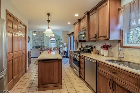 8 Ewing Dr, Flemington, NJ 08822 photo 9