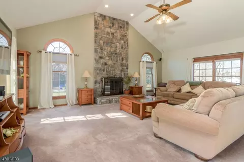 8 Ewing Dr, Flemington, NJ 08822 photo 3