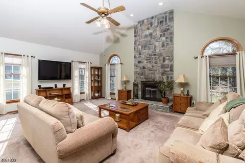 8 Ewing Dr, Flemington, NJ 08822 photo 4