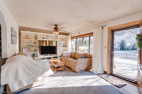 64 Dawn Dr, Clark, NJ 07066 photo 4