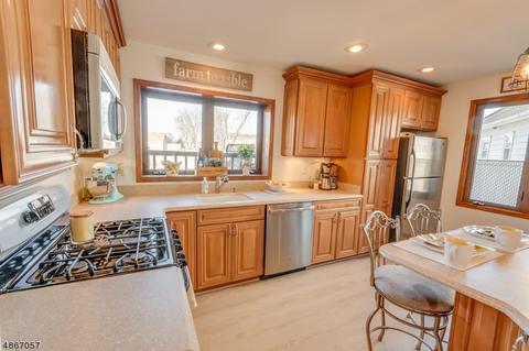 64 Dawn Dr, Clark, NJ 07066 photo 8