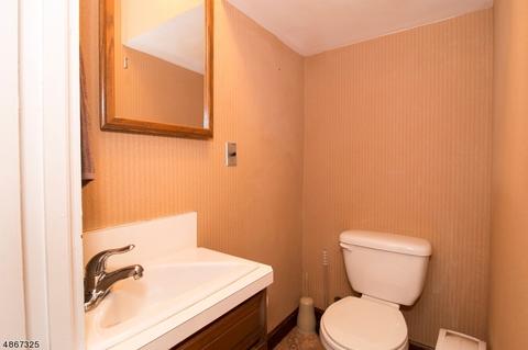 56 Dora Ave, Waldwick, NJ 07463 photo 12