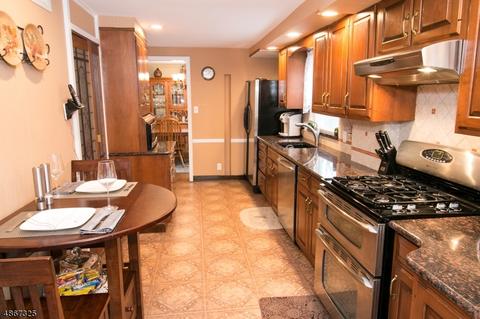 56 Dora Ave, Waldwick, NJ 07463 photo 11