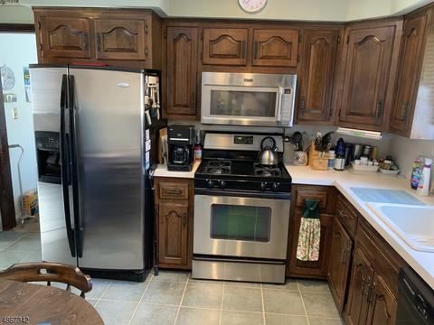 85 Willowbrook Ct, Paramus, NJ 07652 photo 2
