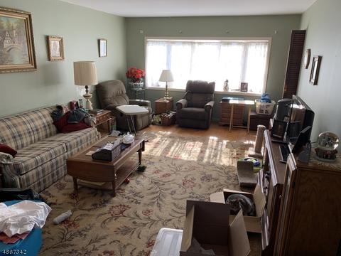 85 Willowbrook Ct, Paramus, NJ 07652 photo 4