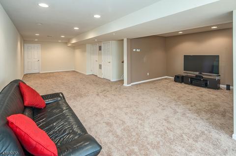 196 Levinberg Ln, Wayne, NJ 07470 photo 24