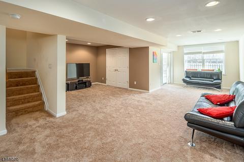 196 Levinberg Ln, Wayne, NJ 07470 photo 23