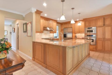 92 Sturbridge Cir, Wayne, NJ 07470 photo 6