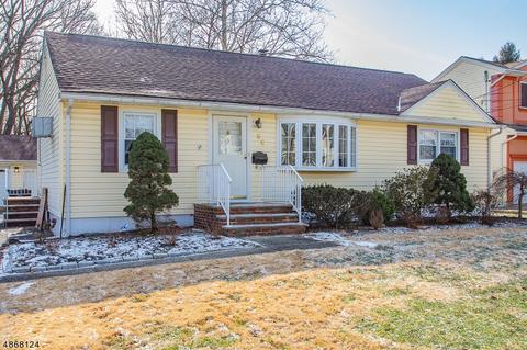 50 Diaz Pl, Paramus, NJ 07652 photo 2