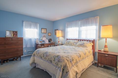 50 Diaz Pl, Paramus, NJ 07652 photo 9