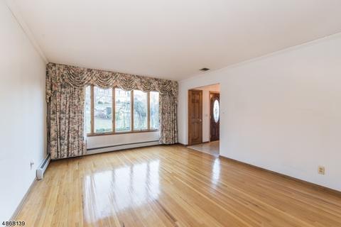 3 Van Allen Ct, Wayne, NJ 07470 photo 2
